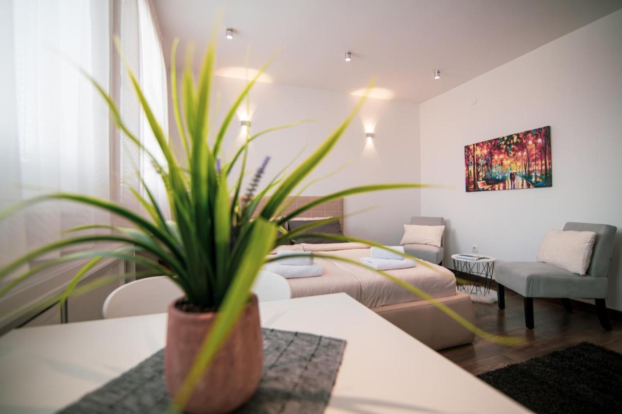 5 Star Central Studio Skopje Eksteriør bilde