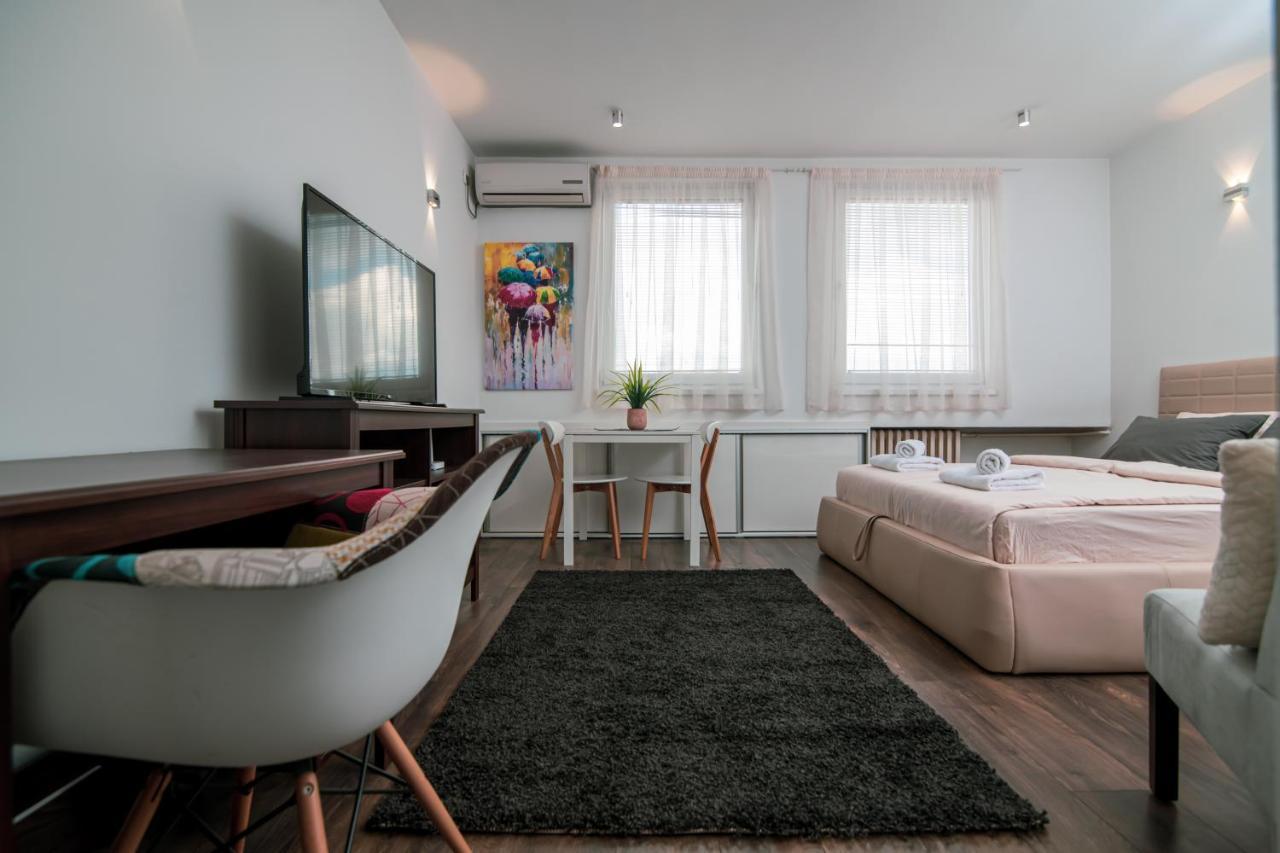 5 Star Central Studio Skopje Eksteriør bilde