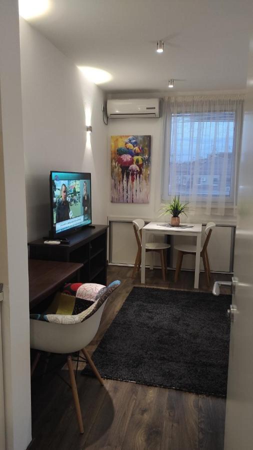 5 Star Central Studio Skopje Eksteriør bilde